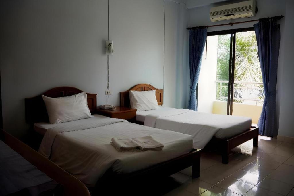 Ritzy House Hotel Chumphon Dış mekan fotoğraf