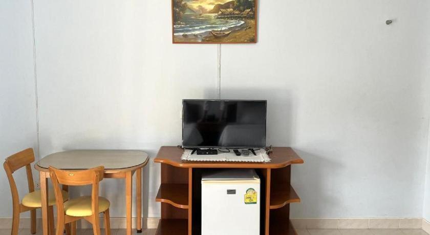 Ritzy House Hotel Chumphon Dış mekan fotoğraf