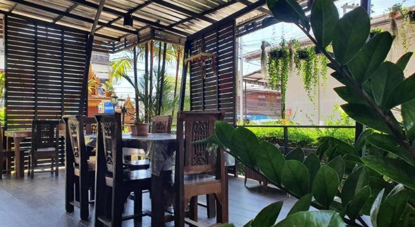 Ritzy House Hotel Chumphon Dış mekan fotoğraf