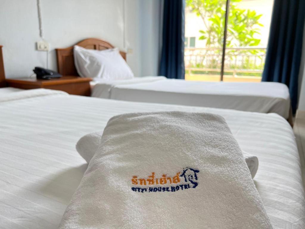 Ritzy House Hotel Chumphon Dış mekan fotoğraf
