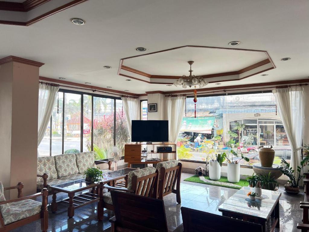 Ritzy House Hotel Chumphon Dış mekan fotoğraf