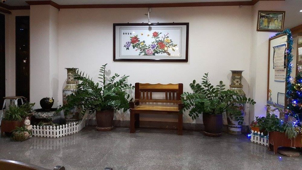 Ritzy House Hotel Chumphon Dış mekan fotoğraf